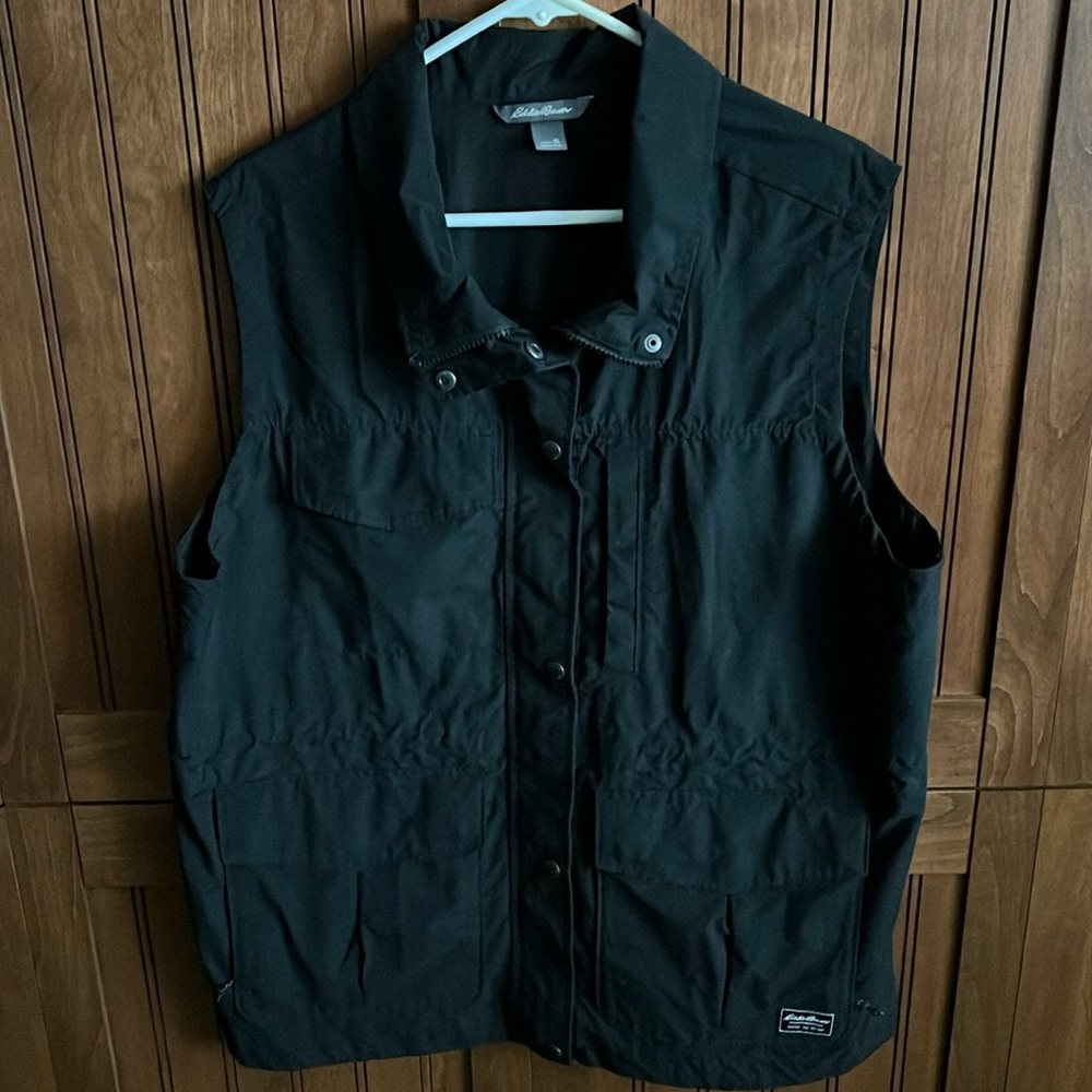 Eddie Bauer Lightweight Multi Pocket Men’s Vest Size XL Black NWOT